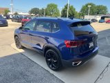 Used 2023 Volkswagen Taos SE w/ Panoramic Sunroof Package image 6