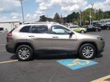 Used 2021 Jeep Cherokee Latitude Lux w/ Comfort/Convenience Group image 3