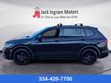 Used 2023 Volkswagen Tiguan SE R-Line image 2
