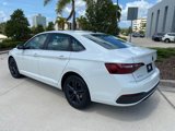 Used 2022 Volkswagen Jetta SE image 2