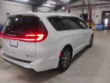 Used 2022 Chrysler Pacifica Pinnacle image 4