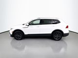 Used 2022 Volkswagen Tiguan SE w/ Panoramic Sunroof Package image 2