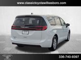 Used 2023 Chrysler Pacifica Touring-L image 5