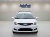 Used 2018 Chrysler Pacifica Touring-L image 2