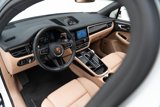 Certified 2022 Porsche Macan image 4