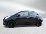 Used 2011 Toyota Yaris 4-Door Hatchback image 6