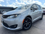 Used 2018 Chrysler Pacifica Touring-L w/ Premium Audio Group image 2