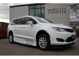 Used 2018 Chrysler Pacifica Touring-L image 3