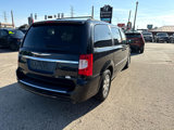 Used 2016 Chrysler Town & Country Touring image 4