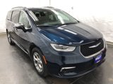 Used 2023 Chrysler Pacifica Limited w/ Uconnect Theater Family Group image 3