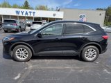 Used 2021 Ford Escape SE image 2
