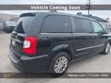 Used 2015 Chrysler Town & Country Touring-L image 5