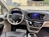 Used 2019 Chrysler Pacifica Limited image 3