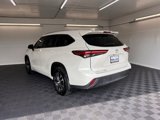 Used 2021 Toyota Highlander XLE image 4