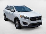 Used 2017 Kia Sorento LX image 3