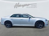 Used 2022 Chrysler 300 Touring L image 2
