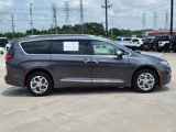 Used 2021 Chrysler Pacifica Limited image 3