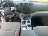 Used 2012 Toyota Highlander FWD w/ Tech Pkg image 3