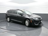 Used 2017 Chrysler Pacifica Touring-L image 4