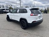 Used 2023 Jeep Cherokee Altitude Lux image 4
