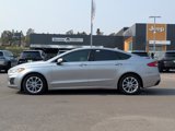 Used 2020 Ford Fusion SE image 2