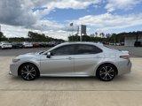 Used 2018 Toyota Camry SE image 2