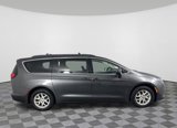 Used 2017 Chrysler Pacifica Touring image 3