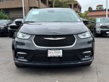 Used 2023 Chrysler Pacifica Touring-L image 5