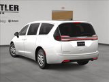 New 2025 Chrysler Pacifica Select image 4