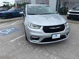 Used 2023 Chrysler Pacifica Touring-L image 4