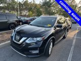 Used 2017 Nissan Rogue SV w/ SV Premium Package image 2