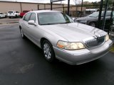 Used 2003 Lincoln Town Car Executive image 5