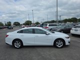 Used 2023 Chevrolet Malibu LT image 2