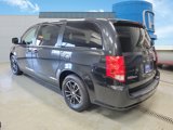 Used 2018 Dodge Grand Caravan SE image 3