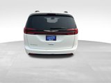 Used 2022 Chrysler Pacifica Touring-L image 5