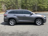 Used 2015 Toyota Highlander LE image 2