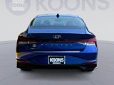 Certified 2022 Hyundai Elantra SEL w/ Preferred Accessory Package image 5