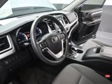 Used 2018 Toyota Highlander LE image 5