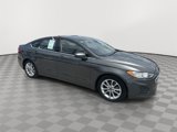 Used 2020 Ford Fusion SE image 3