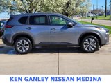 Used 2023 Nissan Rogue SV image 2