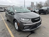 Used 2022 Chrysler Pacifica Touring-L image 4