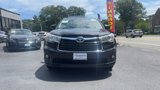 Used 2016 Toyota Highlander XLE image 2