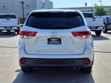 Used 2017 Toyota Highlander LE image 5