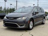 Used 2017 Chrysler Pacifica Touring-L image 2