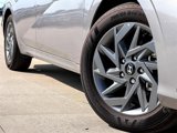 Used 2024 Hyundai Elantra SEL image 2