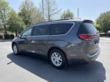 Used 2022 Chrysler Pacifica Touring-L image 5