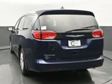 Used 2017 Chrysler Pacifica Touring image 4