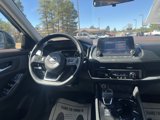 Used 2023 Nissan Rogue SV image 3