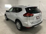 Used 2018 Nissan Rogue SV image 3