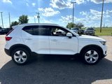 Used 2020 Volvo XC40 T4 Momentum image 6